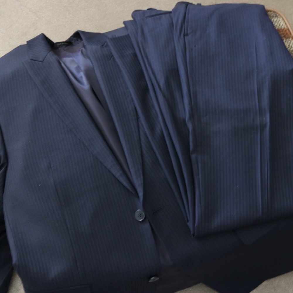 CALVIN KLEIN BLACK SUIT (BLAZER 41R + PANTS 35R)